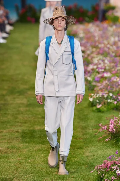 Look 48